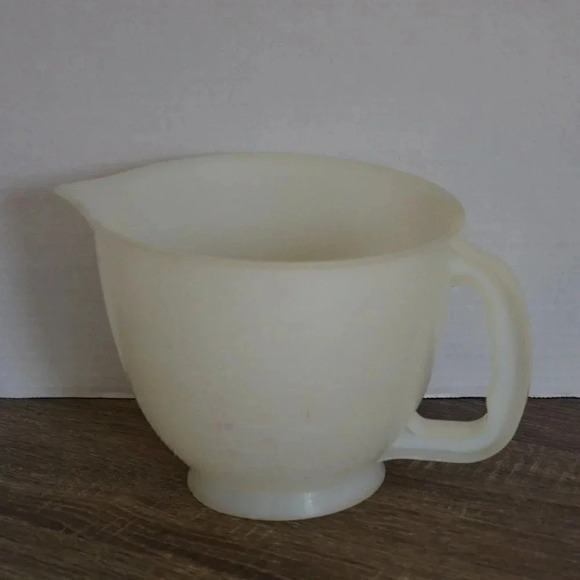 TUPPERWARE Measuring Bowl - Picture 1 of 5